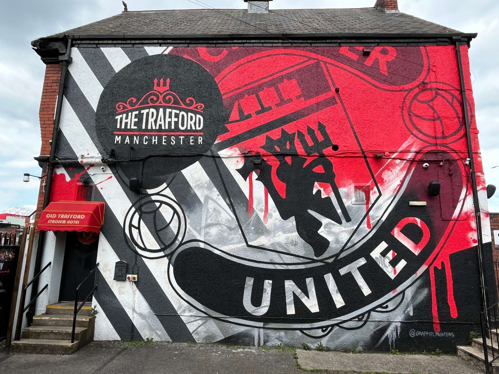 Manchester United muurschildering bij The Trafford pub naast Old Trafford