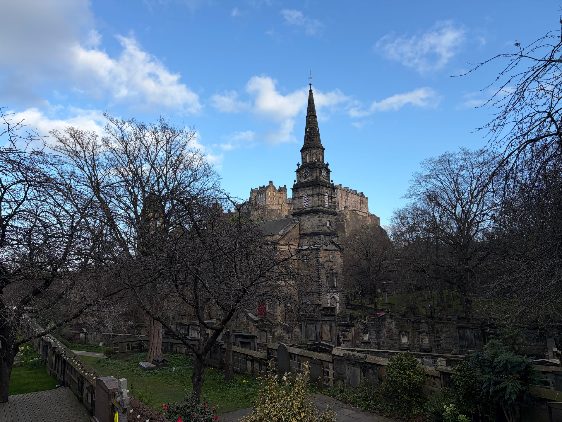 Edinburgh Castle met kerk en begraafplaats