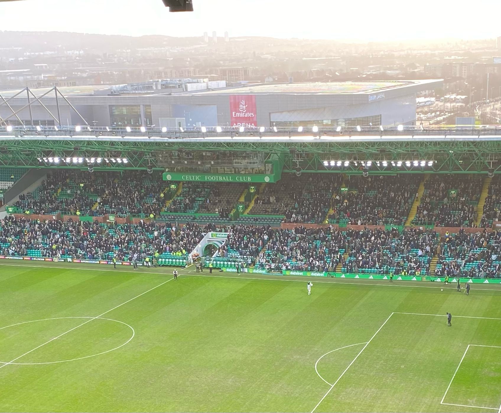 Celtic Park gezien vanaf het veld
