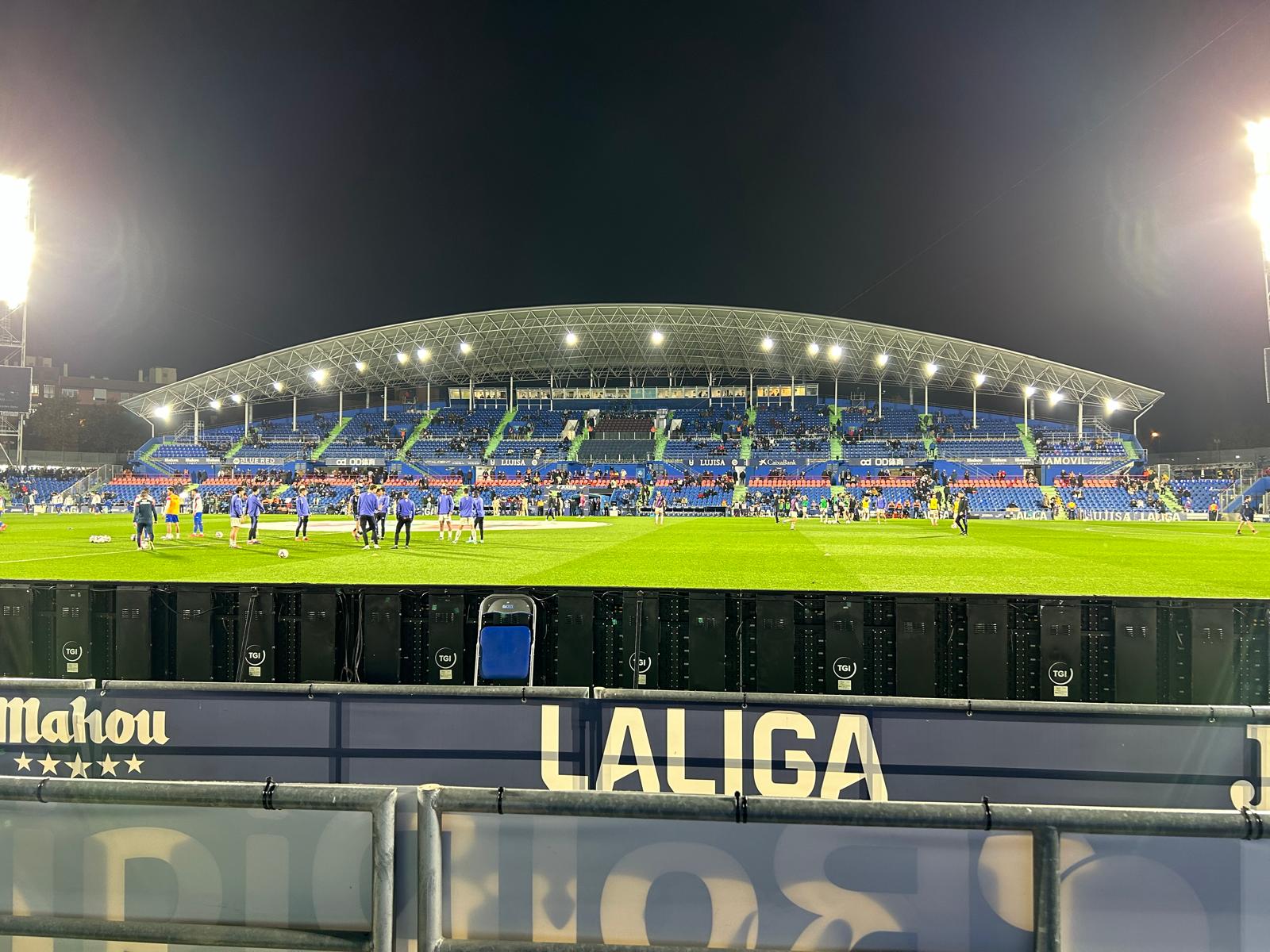 Het Coliseum stadion van Getafe CF tijdens een La Liga avondwedstrijd
