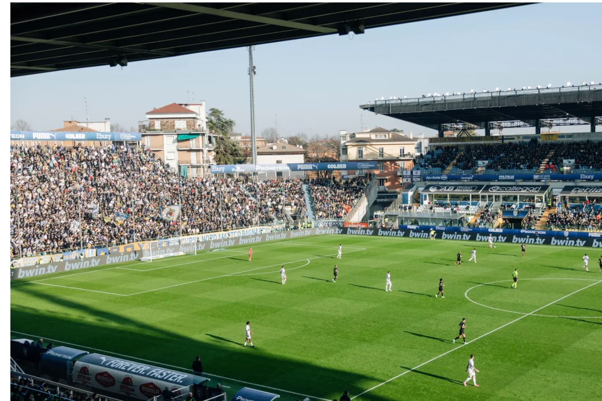 Stadio Ennio Tardini van Parma tijdens een wedstrijd in de Serie A